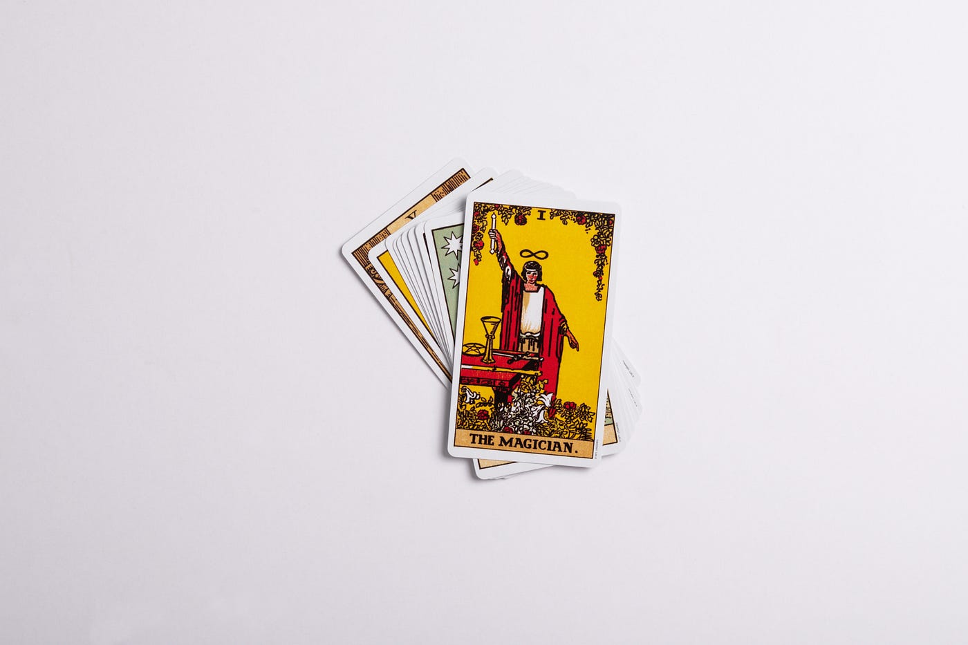 How to use a tarot generator? Create your unique reading in a few simple steps!